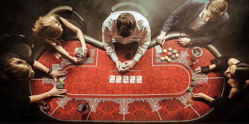 Yếu tố tác động đến kết quả chia bài Poker